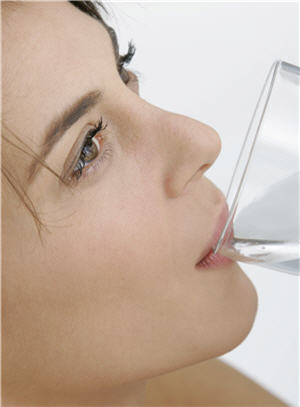 boire de l'eau en cas de bouche seche