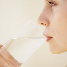 boire de l'eau pour éviter une langue seche